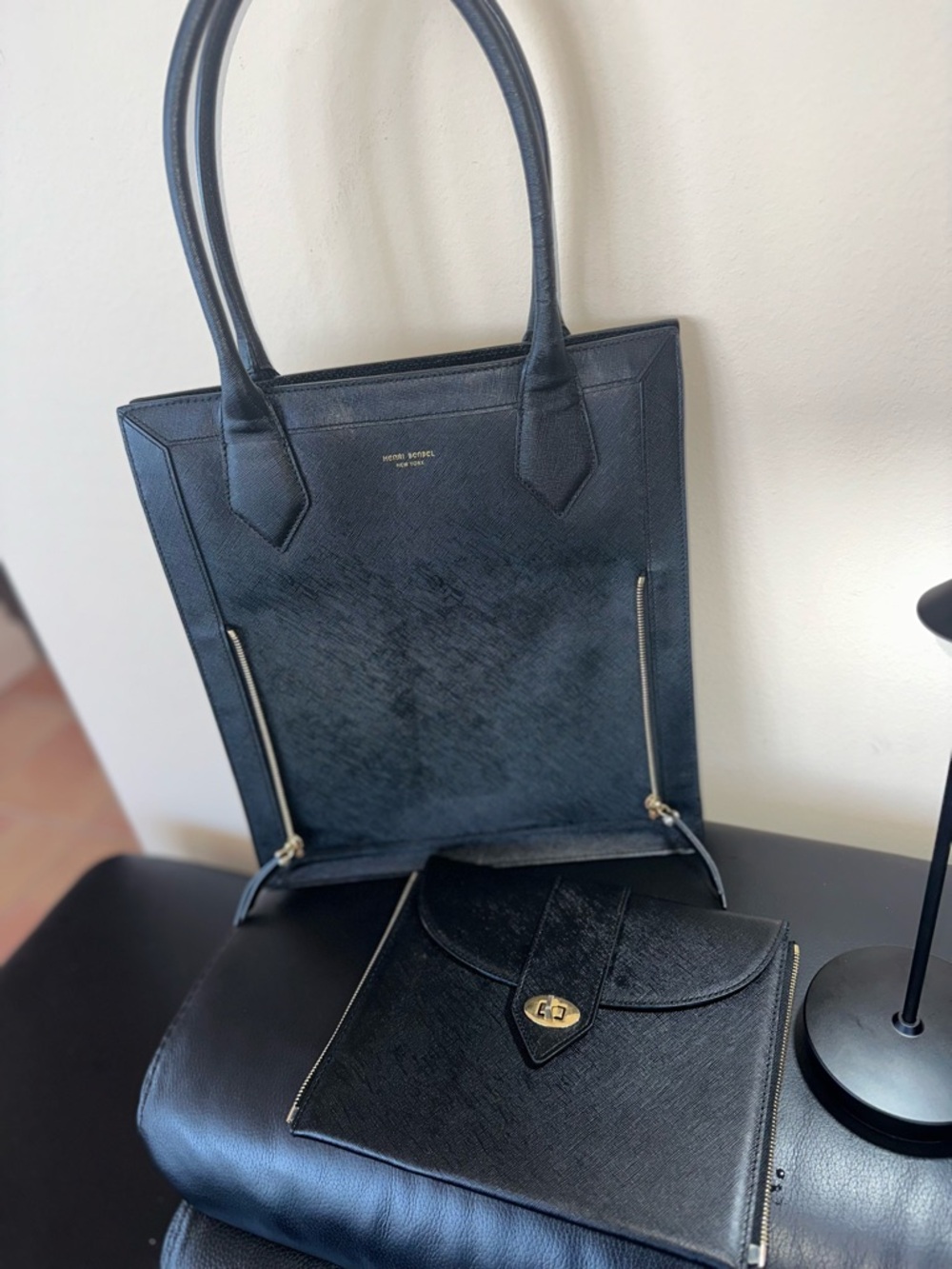✨ Henri Bendel Saffiano Black Leather •  Zip off Tablet Case • Collector • Rare - Picture 4 of 15